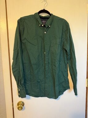 American Eagle Outfitters Men's Forest Green Dot Button-Down Shirt